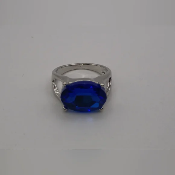 Blue Oval Crystal Statement Ring Silver Tone 6.5 - Picture 1 of 3